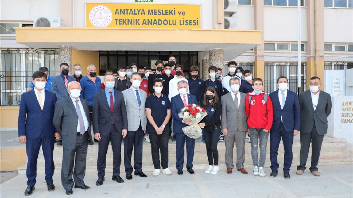 Okulumuzda AHENK(Antalya'da Hedeflenen Eğitime Nitelik Kazandırma Projesi) Kapsamında Kitap Okuma Etkinliği Yapıldı 